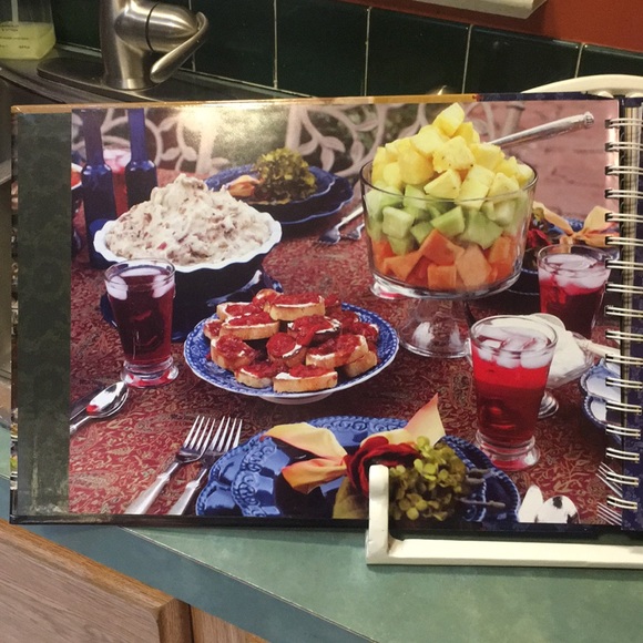 The Gathering of Friends volume 1 cookbook - Picture 3 of 6